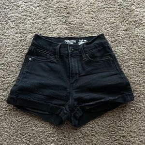 High rise shortie Levi’s high waisted black shorts